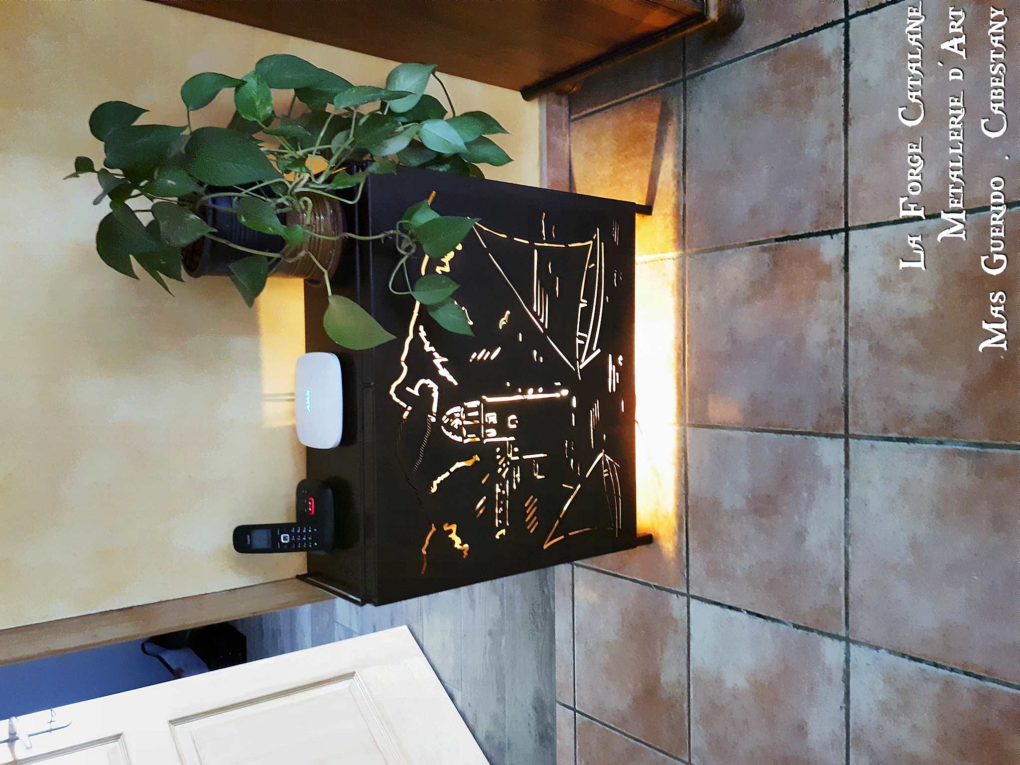 console en fer avec decoupe laser collioure forge catalane.jpg